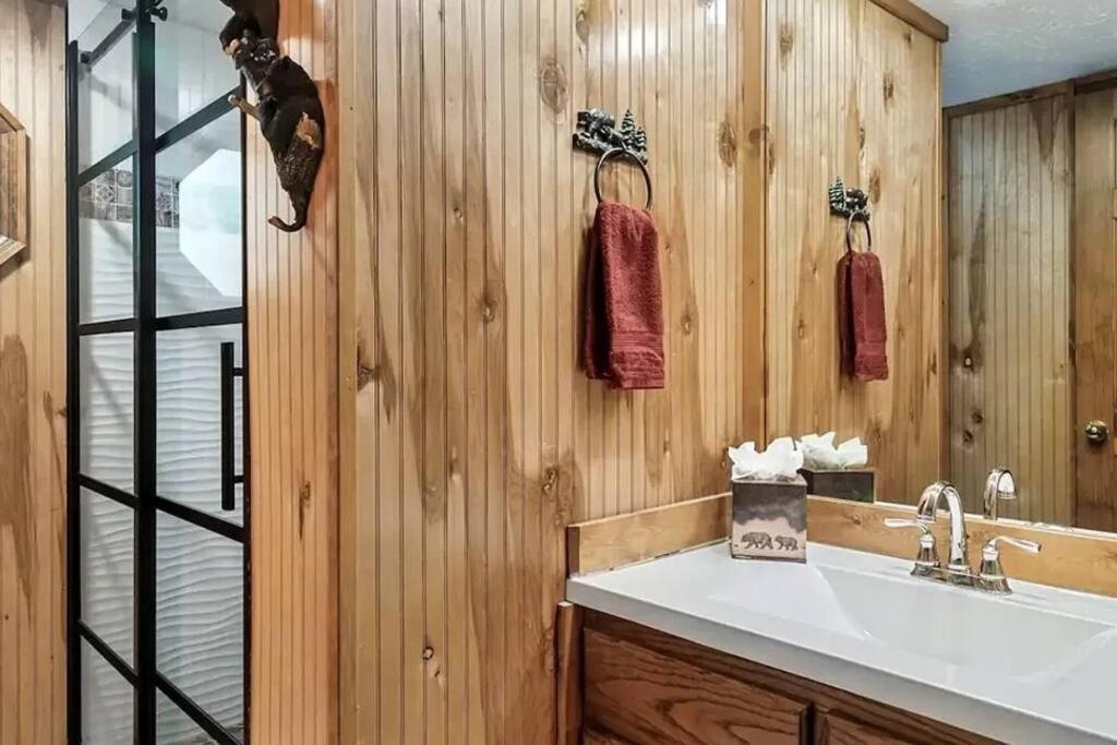 Beary Peaceful Smokies Retreat: Hot-Tub & Pools Villa Pigeon Forge Exterior photo