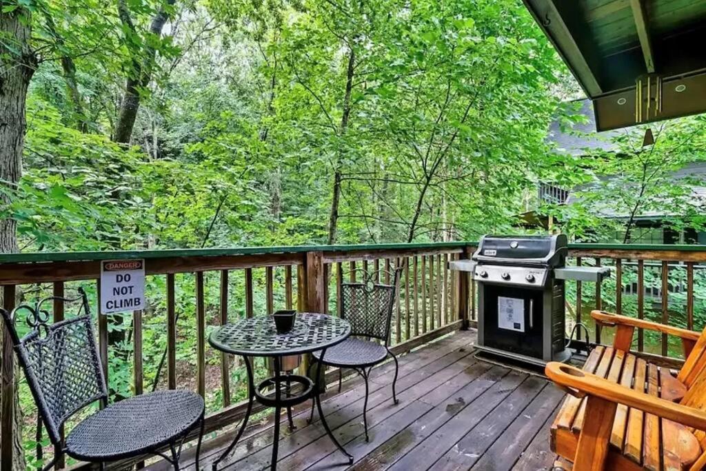 Beary Peaceful Smokies Retreat: Hot-Tub & Pools Villa Pigeon Forge Exterior photo