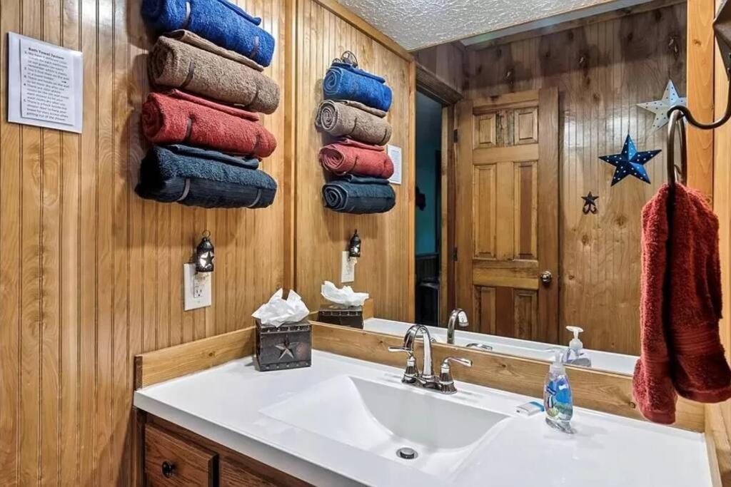Beary Peaceful Smokies Retreat: Hot-Tub & Pools Villa Pigeon Forge Exterior photo